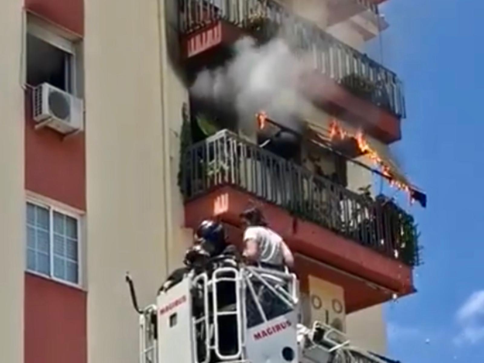 Incendio de una vivienda en la Avenida María Auxiliadora